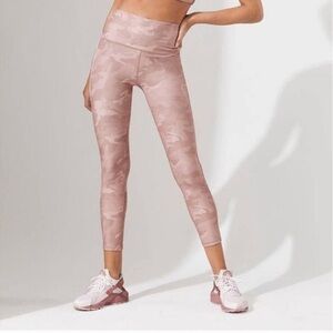 WITH Wear It To Heart High Rise Blush Camo Leggings sz XS